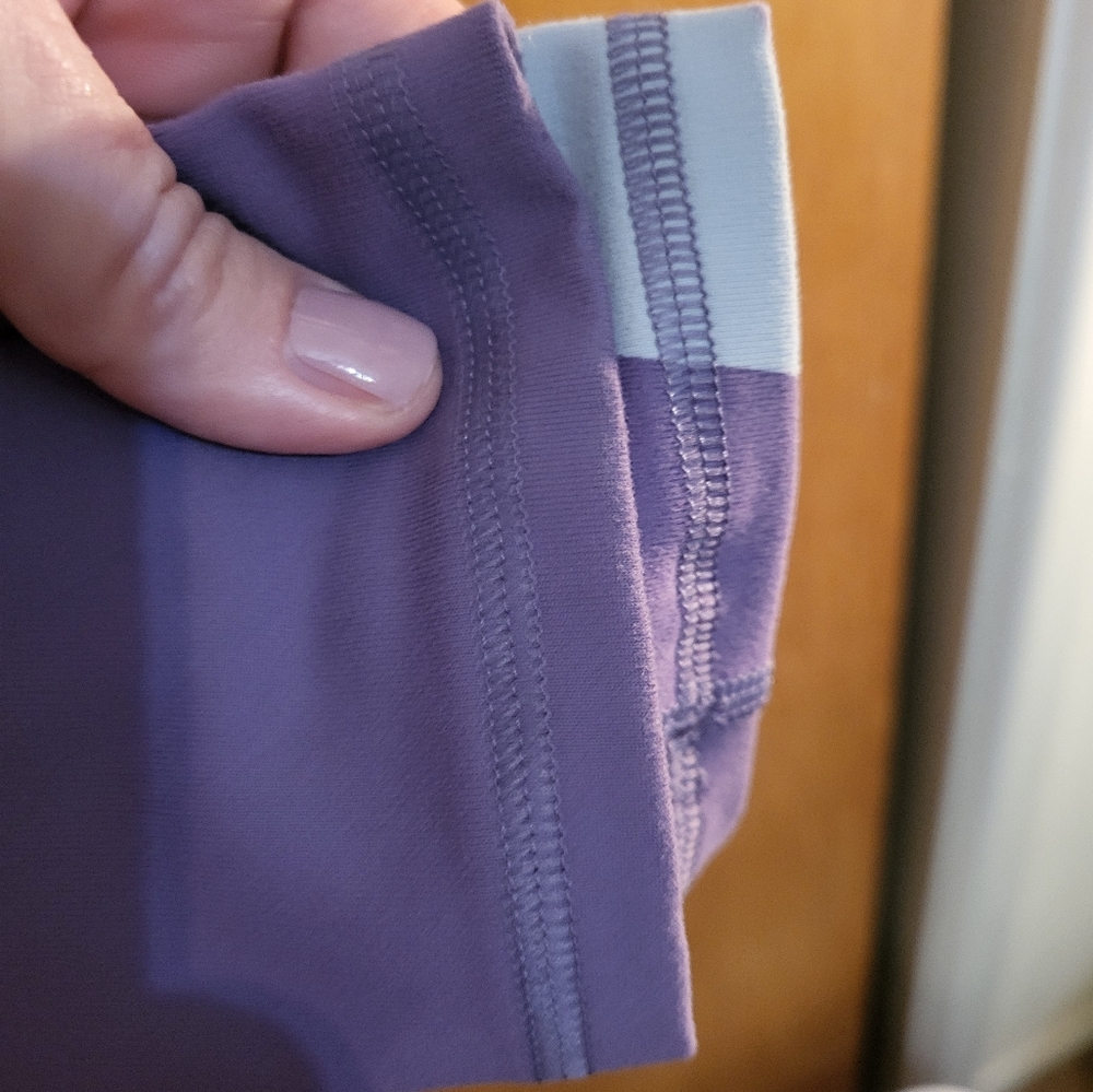 Under Armour purple camo Rush leggings. Sold out in U.S. NWOT Extra Small - Picture 10 of 12